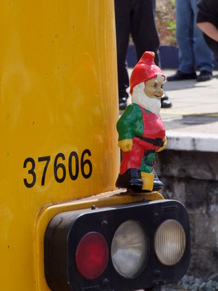 A Cornish Pisky adorns 37606 for its journey into Kernow